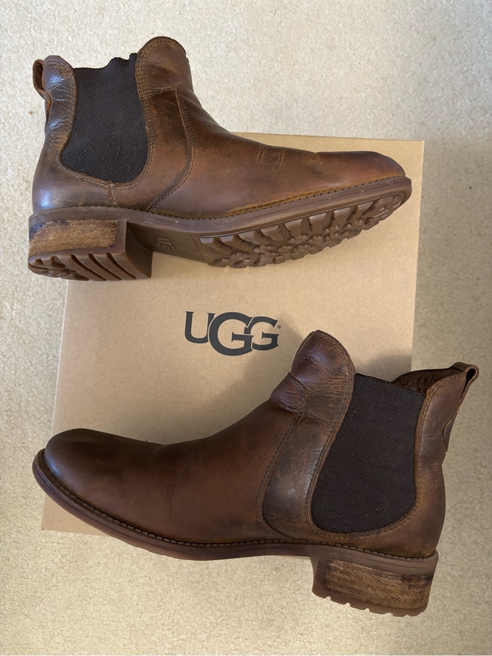 UGG Woman’s Leather Chelsea Boot (Bonham style) Size 10